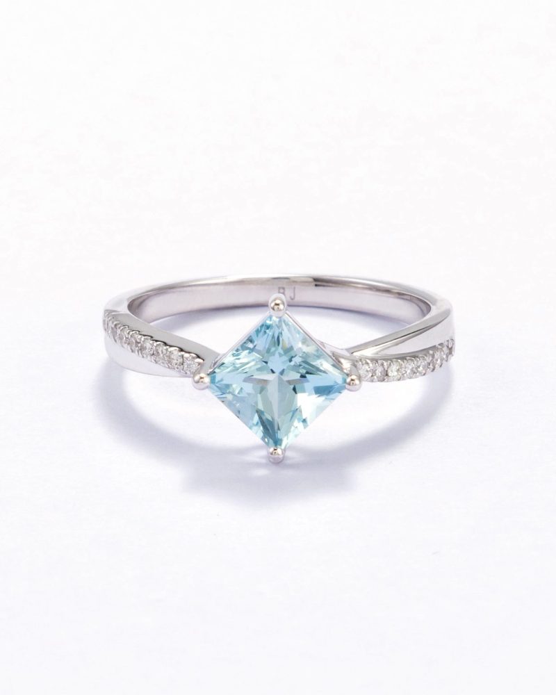 18K Natural Aquamarine Diamond Ring