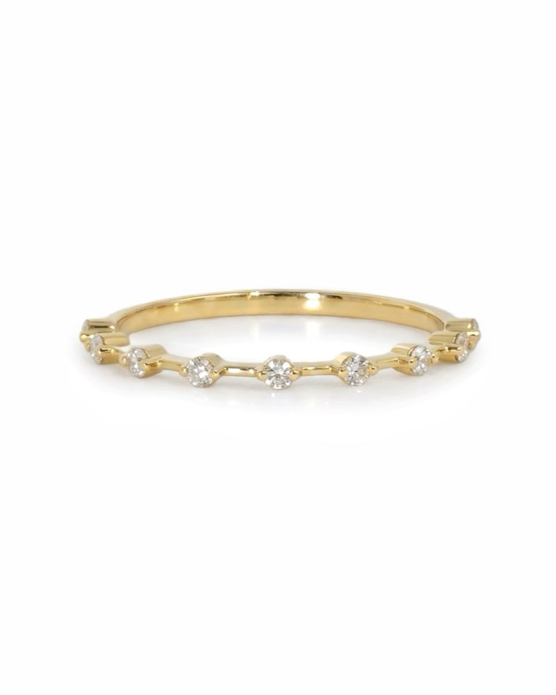Slim K yellow gold band ring with evenly spaced prong-set round diamonds on a white background. K黃金細戒，圈身鑲有等距排列的圓形小鑽，純白背景。